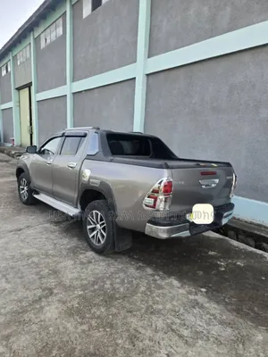 Toyota Hilux 2017 Gray