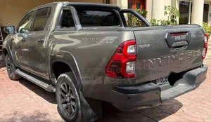 Photo - Toyota Hilux Revo Double Cab Deisel 2.8 AWD 2022 Gray