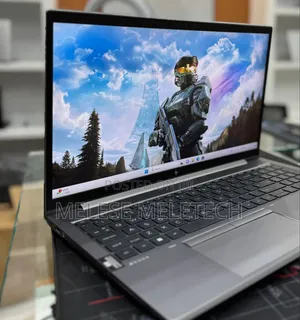 New Laptop HP ZBook Firefly G8 16GB Intel Core I7 SSD 512GB