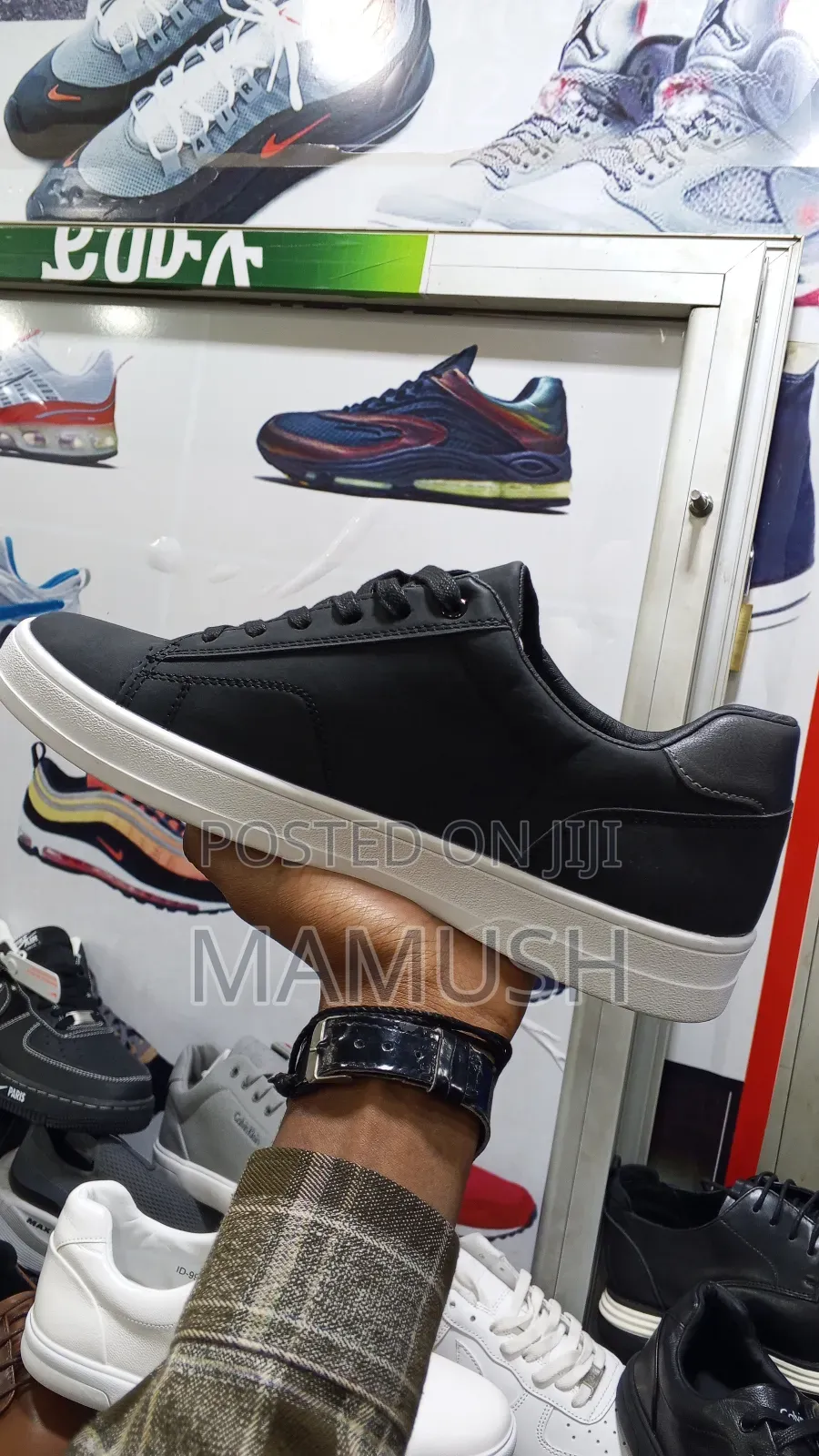 This Isboos Suede in Multicolored Sneakers