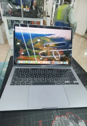 New Laptop Apple MacBook Pro 2022 M2 8GB Apple M2 SSD 256GB