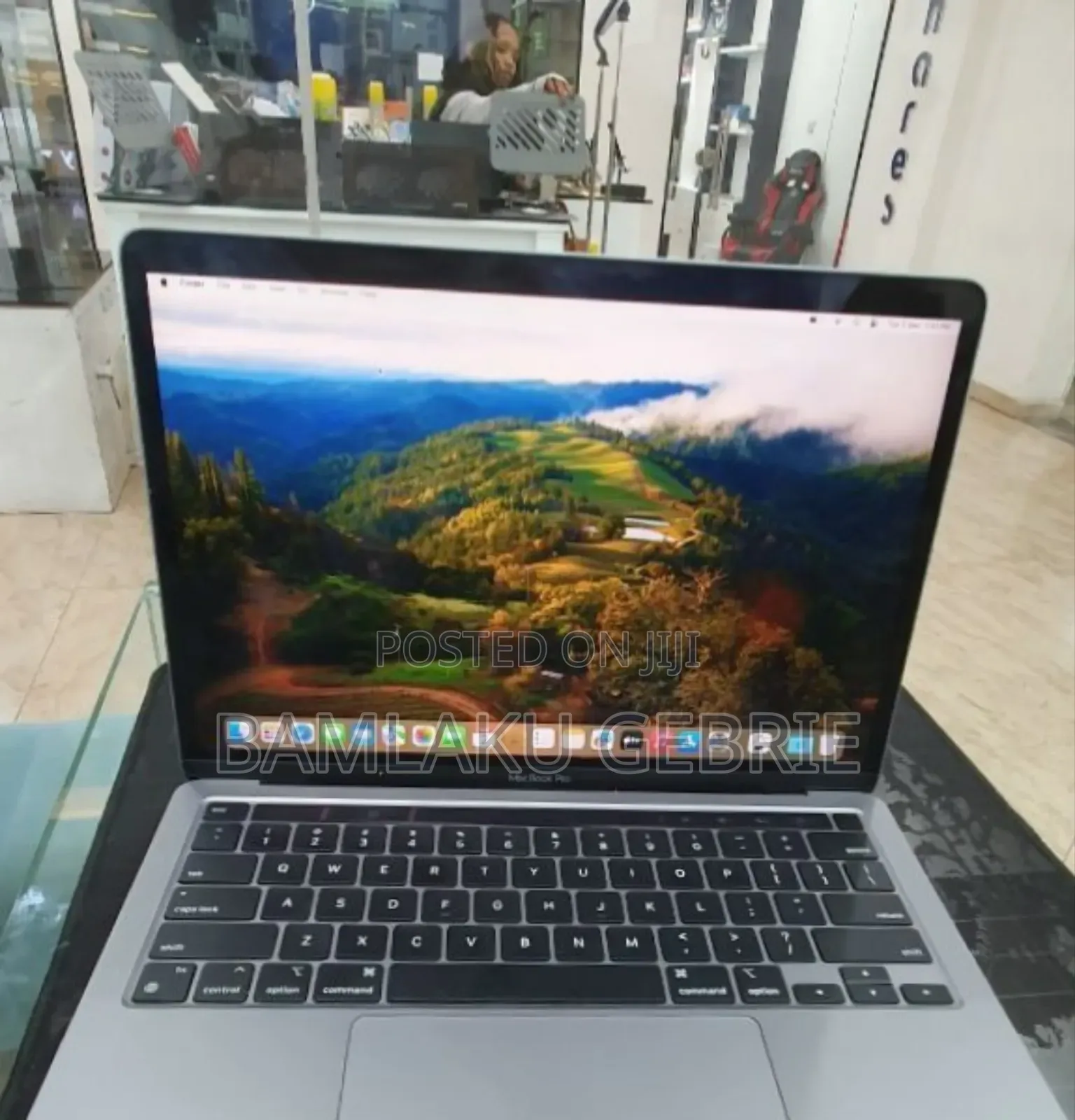New Laptop Apple MacBook Pro 2022 M2 8GB Apple M2 SSD 256GB