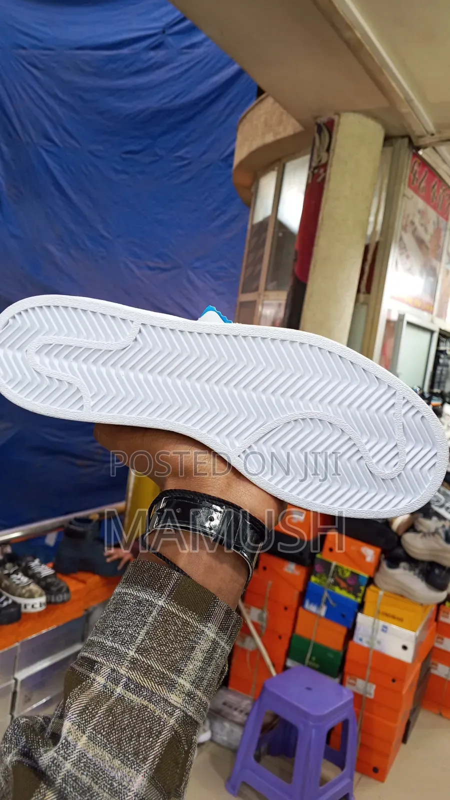 This Is Adidas Superstar Low-Top Snaeker in Ablack White Color