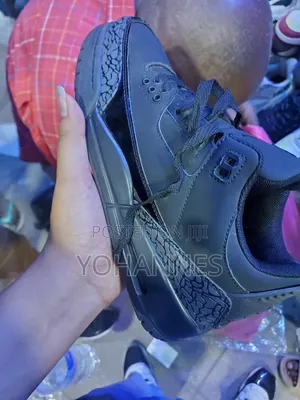 Photo - Jordan 3 Blackcat