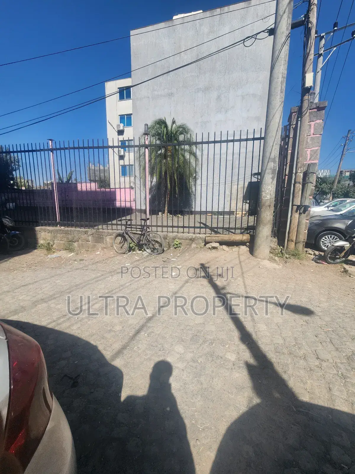 መኪና መሸጫ Car Dealership