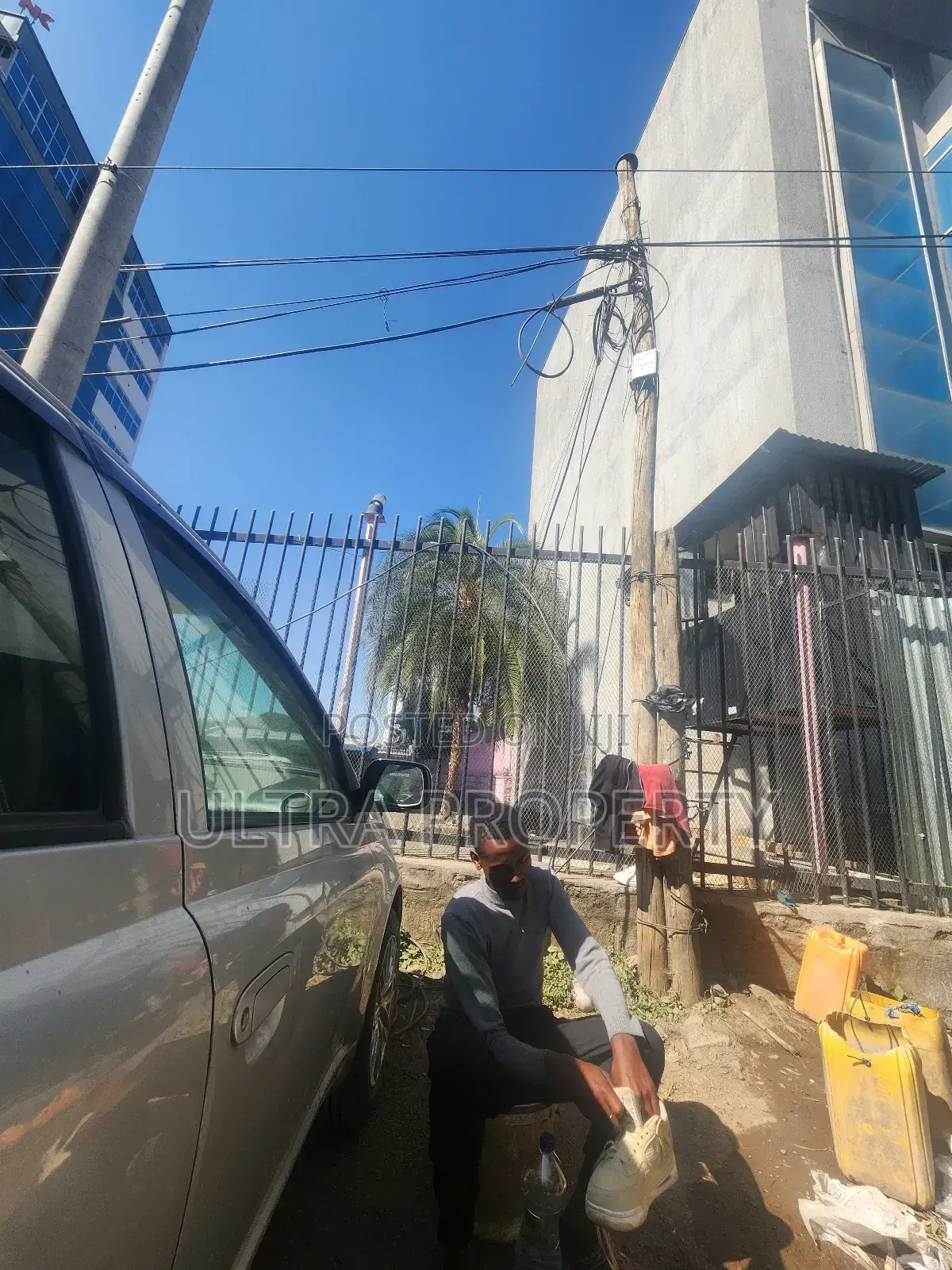 መኪና መሸጫ Car Dealership