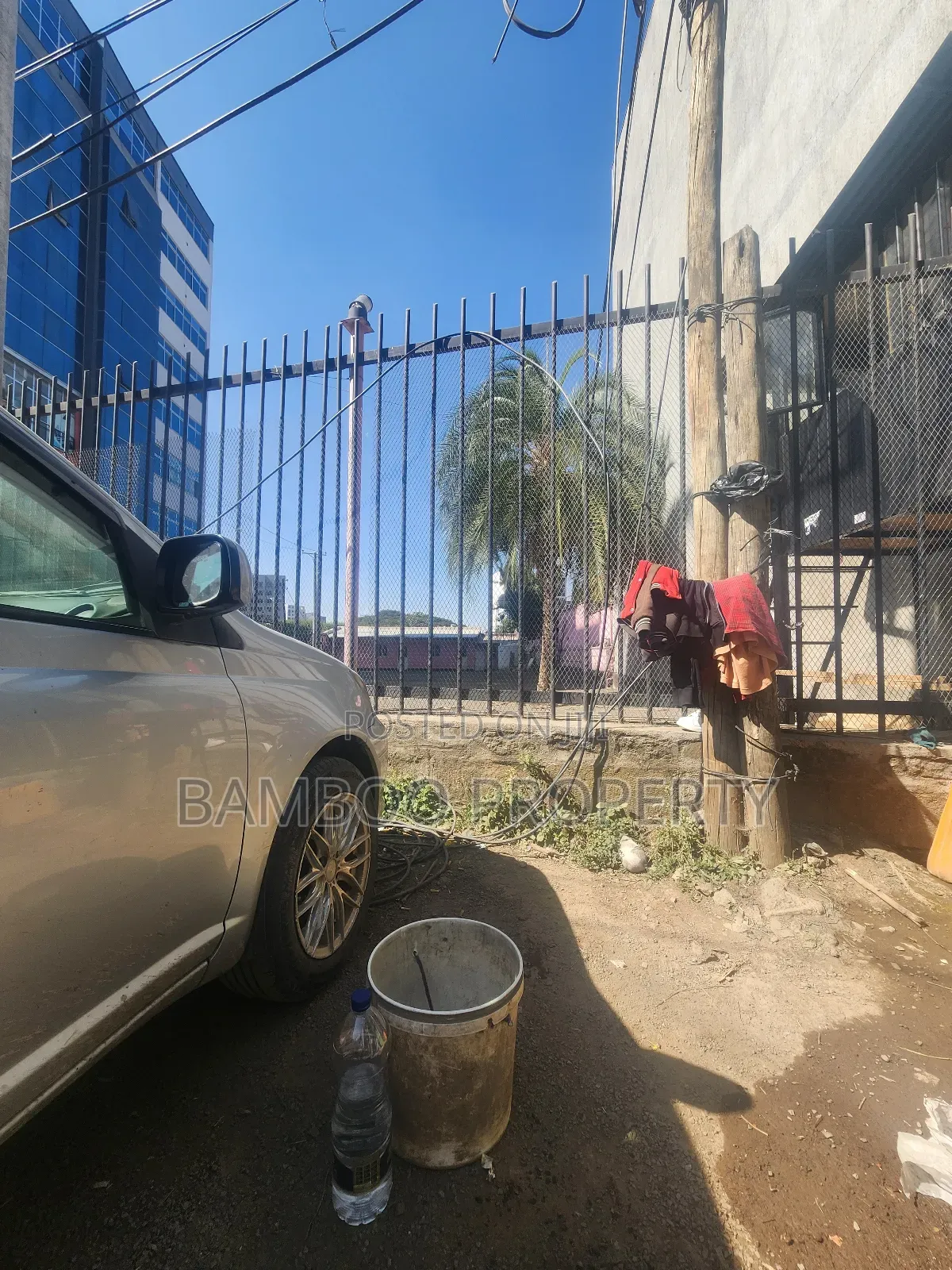 መኪና መሸጫ Car Dealership