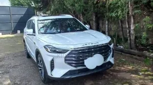 Photo - Jetour X70 Plus 1.5 5-Seater FWD 2022 White