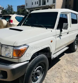 Toyota Land Cruiser 2018 White