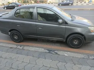 Photo - Toyota Platz 1.0 FWD 2004 Gray