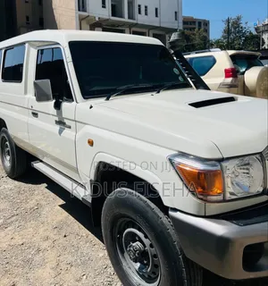 Toyota Land Cruiser 2018 White