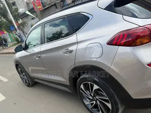 Photo - Hyundai Tucson 2020 Gold