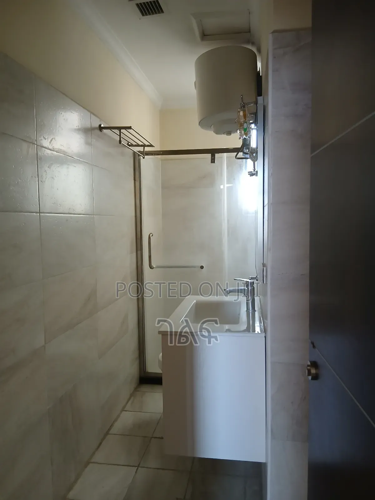 2bdrm Apartment in ቦሌ አትላስ ኖህ ሪልስቴት ግቢ, Bole for sale