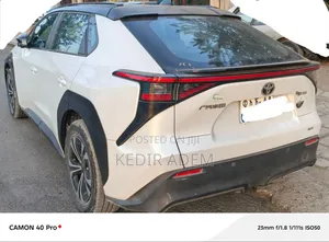 Toyota bZ4X 2023 White