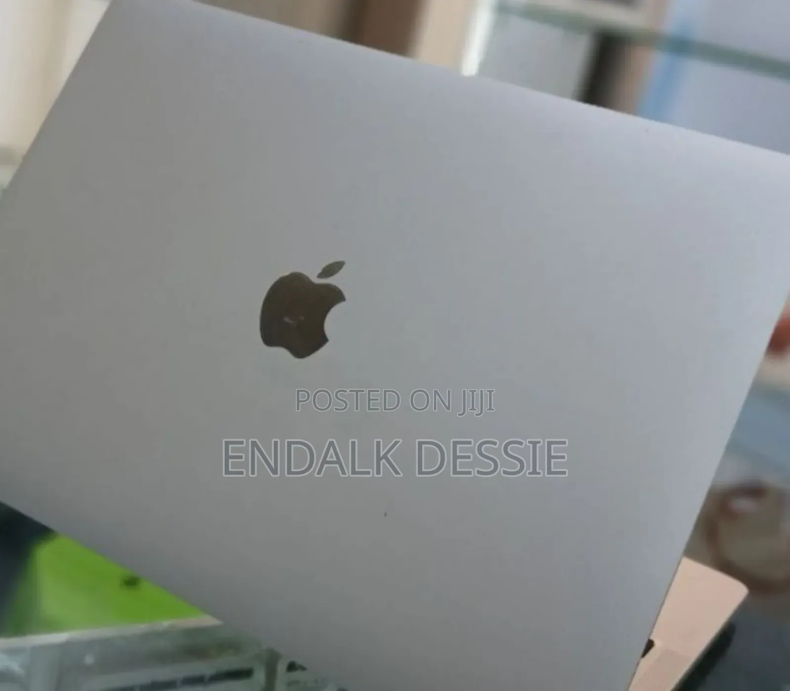 New Laptop Apple MacBook Pro 2022 M2 8GB Apple M2 SSD 256GB