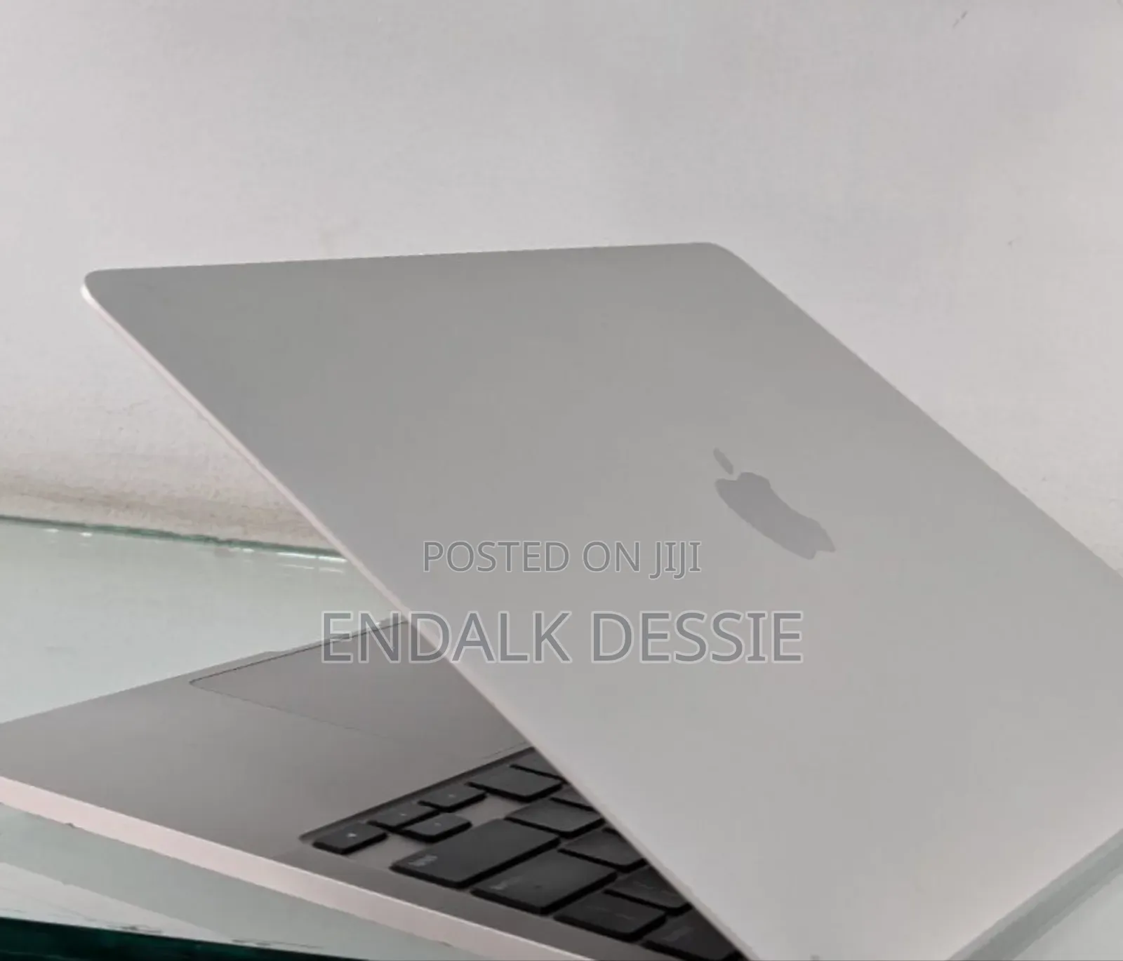 New Laptop Apple MacBook Pro 2022 M2 8GB Apple M2 SSD 256GB