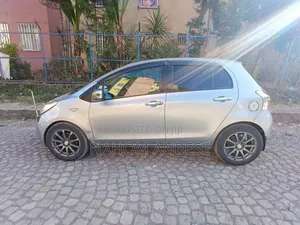 Toyota Yaris 2009 Gray