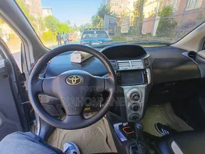 Toyota Yaris 2009 Gray
