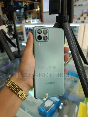 Photo - New Samsung Galaxy M33 5G 128 GB Green