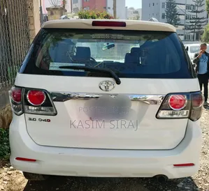 Toyota Fortuner 2.4 D RWD 2015 White