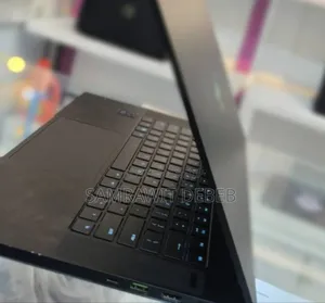 Photo - Laptop Razer Blade 16GB AMD Ryzen 7 SSD 512GB
