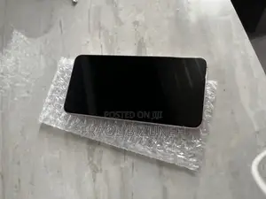 New Samsung Galaxy S22 5G 256 GB Gold