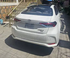 Toyota Corolla LE 2022 White