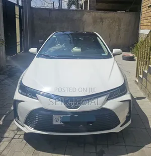 Photo - Toyota Corolla 2022 White