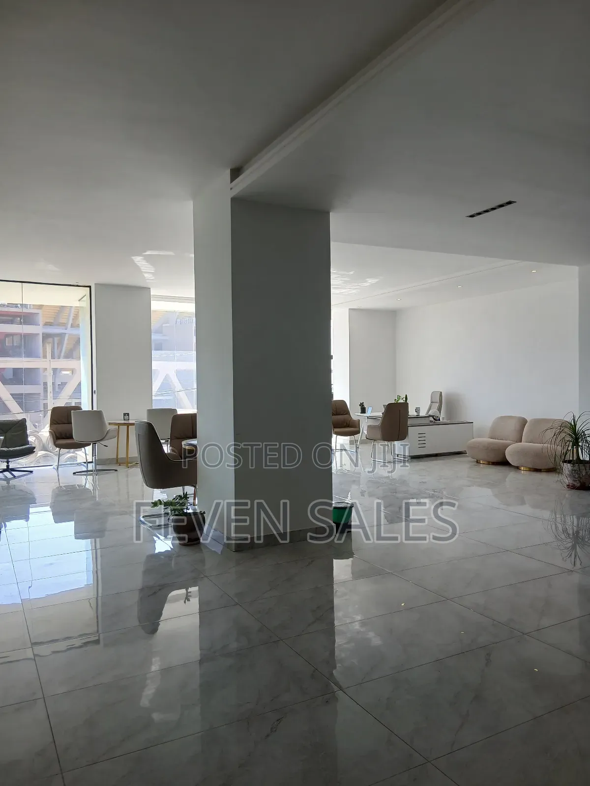 መሀል ቦሌ ላይ የንግድ ሱቆች እና የመኖርያ አፓርትመንቶችን እየሸጥን እንገኛለን