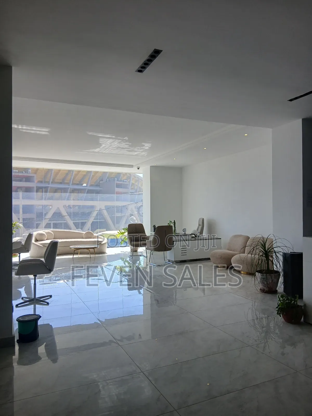 መሀል ቦሌ ላይ የንግድ ሱቆች እና የመኖርያ አፓርትመንቶችን እየሸጥን እንገኛለን