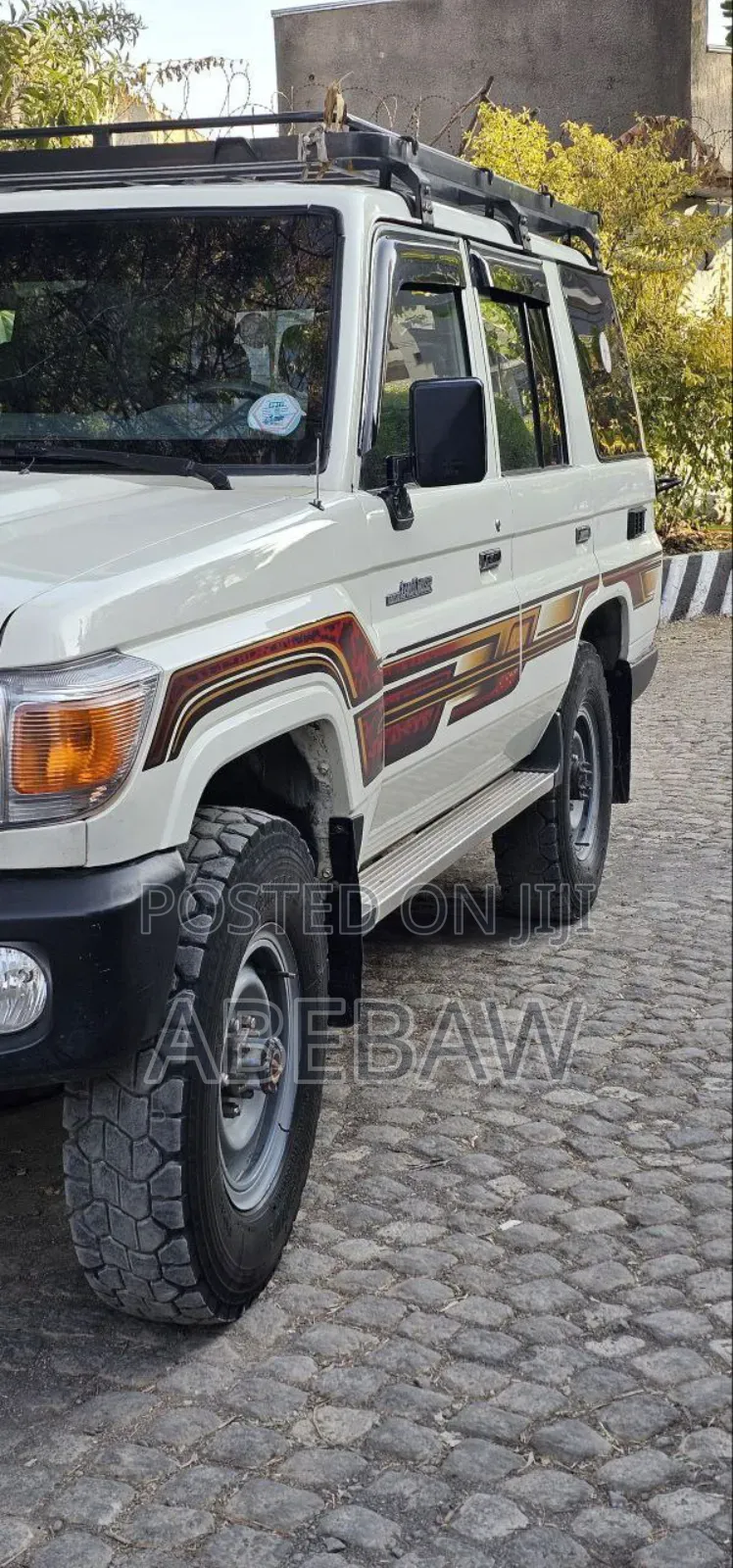Toyota Land Cruiser 2014 White
