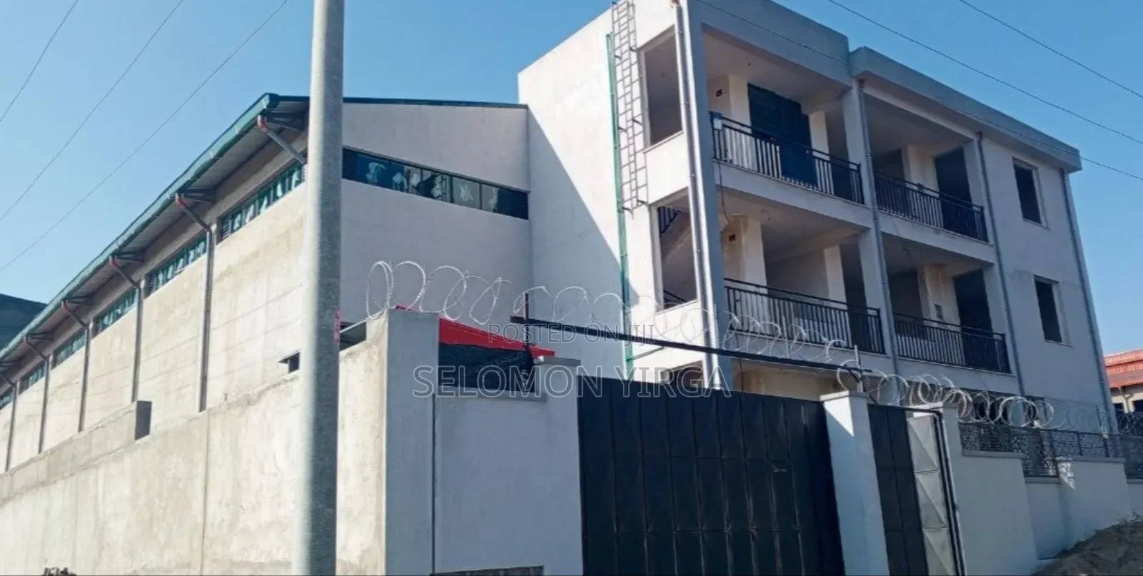 ለሽያጭ የወጣ መጋዘን