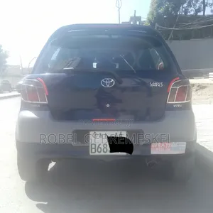 Photo - Toyota Yaris 2001 Blue