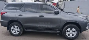 Photo - New Toyota Fortuner 2022 Gray