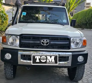 Photo - Toyota Land Cruiser 2014 White