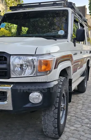 Toyota Land Cruiser 2014 White