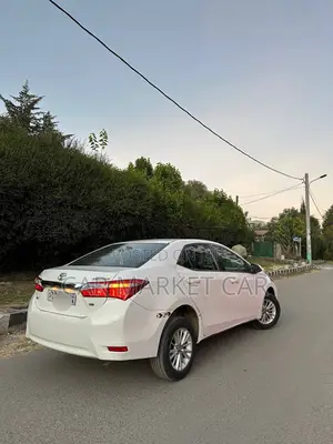 Toyota Corolla LE Eco 4dr Sedan (1.8L 4cyl CVT) 2016 White