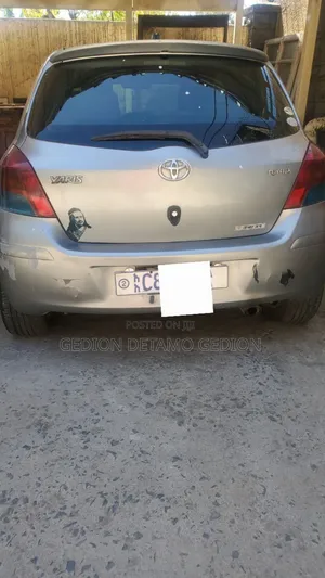 Toyota Yaris 2010 White