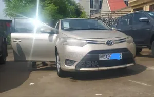 Toyota Yaris 2016 Gold