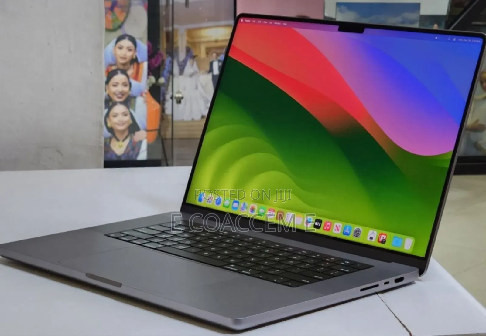 New Laptop Apple MacBook 32GB Apple M1 Max SSD 512GB