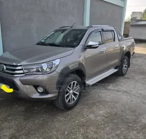 Photo - Toyota Hilux Revo Double Cab Deisel 2.4 RWD 2017 Gold
