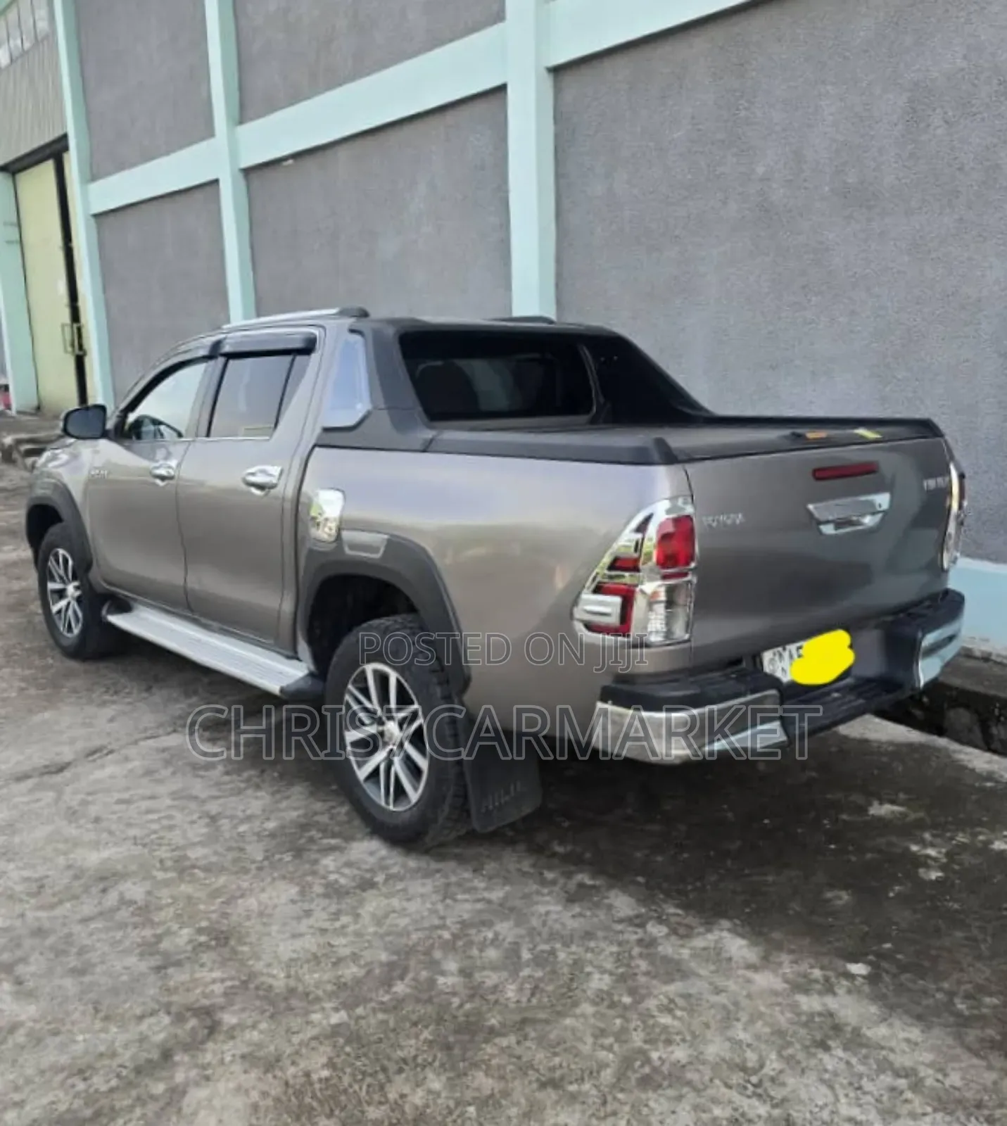 Toyota Hilux Revo Double Cab Deisel 2.4 RWD 2017 Gold