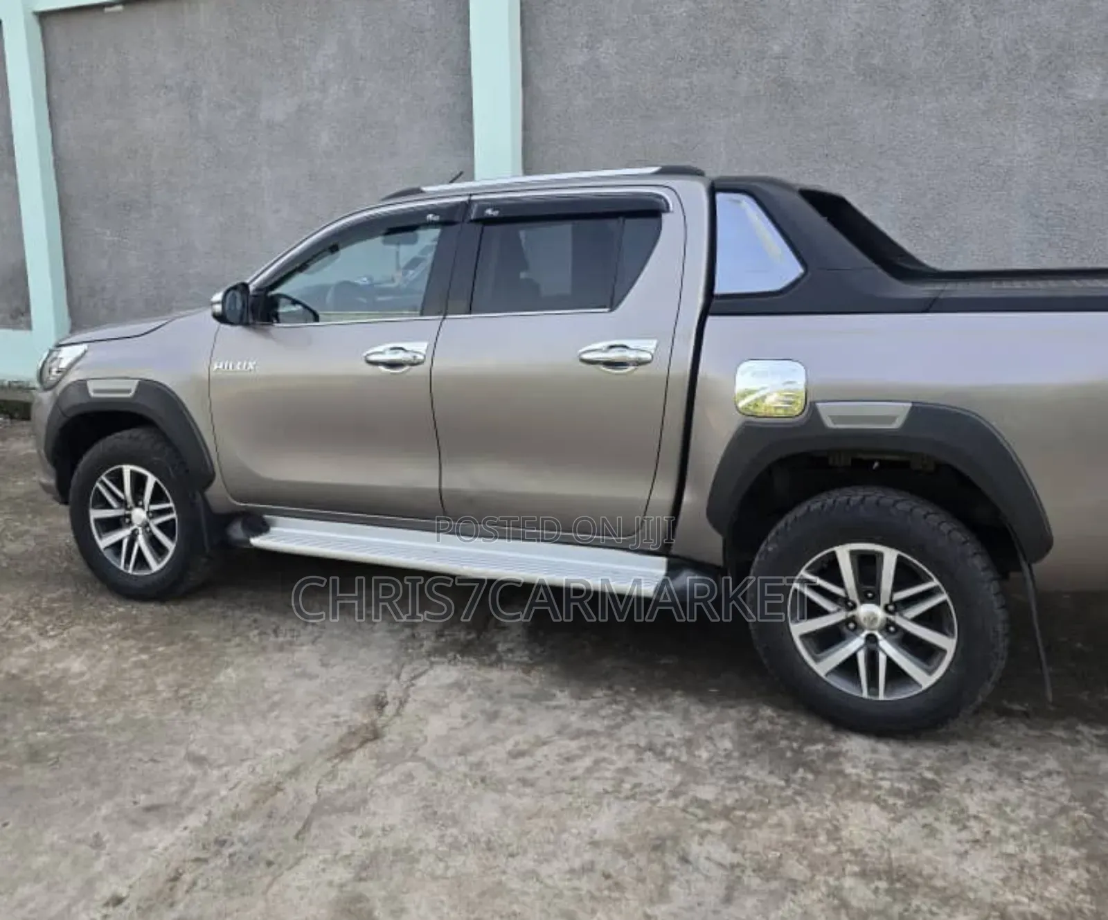 Toyota Hilux Revo Double Cab Deisel 2.4 RWD 2017 Gold
