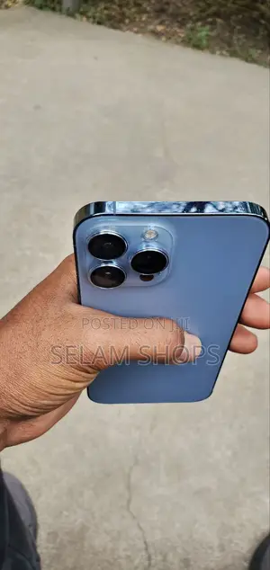 Photo - Apple iPhone 13 Pro Max 256 GB Purple