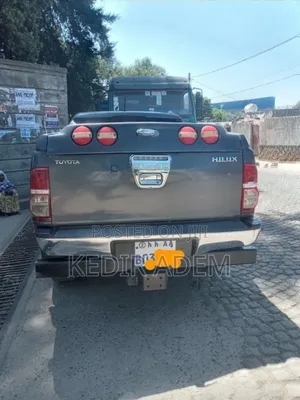 Toyota Hilux 2013 Gray