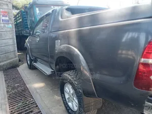 Toyota Hilux 2013 Gray