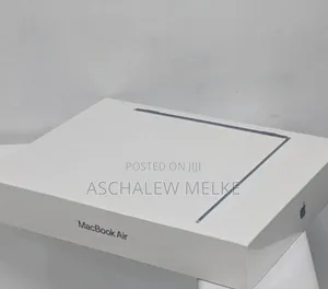 Photo - New Laptop Apple MacBook Air 2022 M2 8GB Apple M2 SSD 512GB