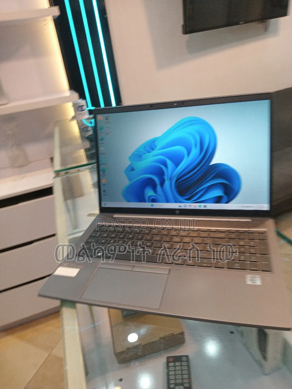 New Laptop HP ZBook Firefly 15 G7 16GB Intel Core I7 SSD 512GB