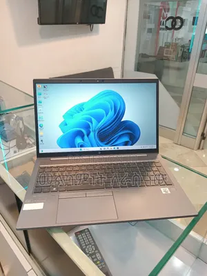 New Laptop HP ZBook Firefly 15 G7 16GB Intel Core I7 SSD 512GB