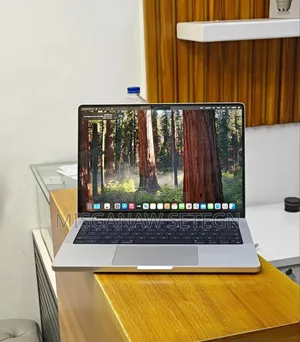 Photo - New Laptop Apple MacBook Pro M1 32GB Apple M1 Pro SSD 1T